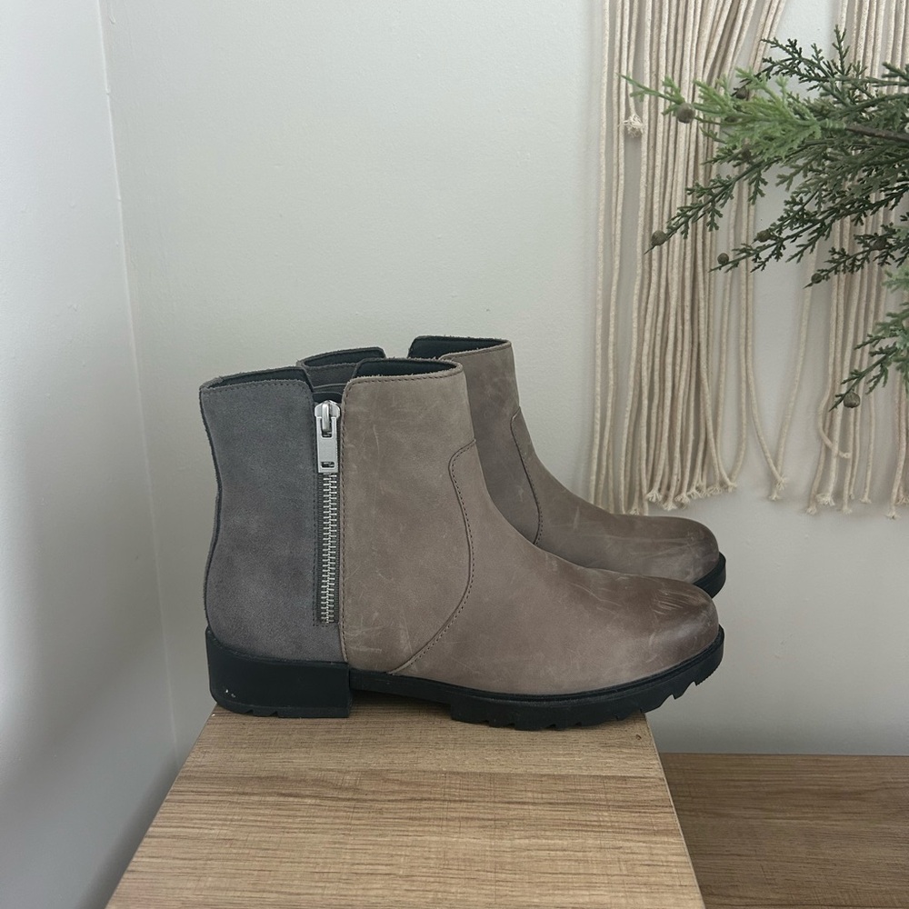 Sorel Woman’s Boot - Picture 2 of 9